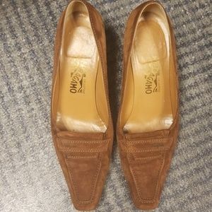 Ferragamo leather pumps